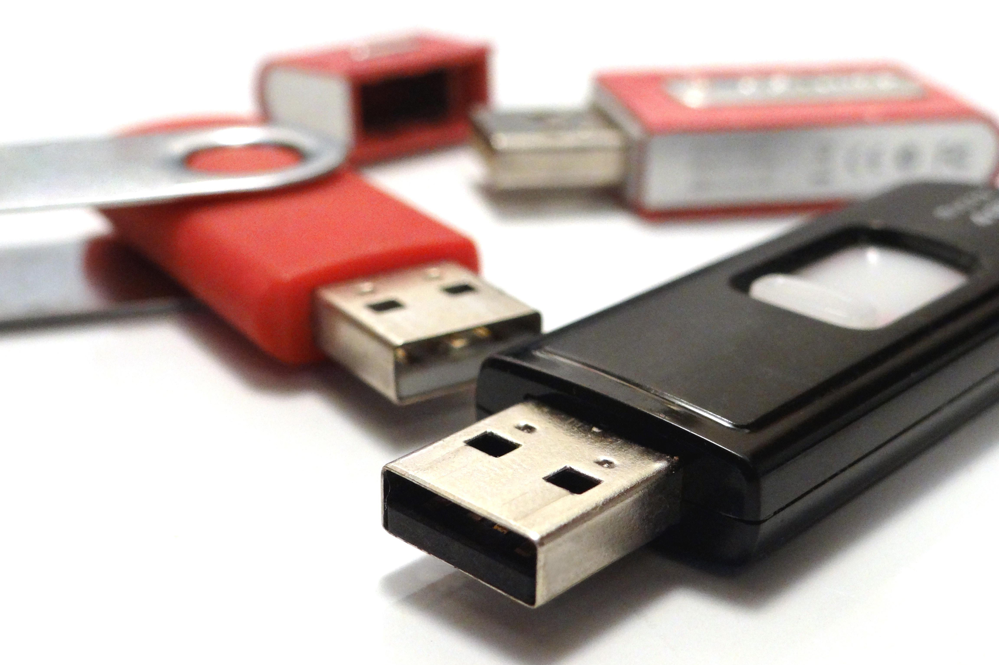 USB Killer can fry any computer in seconds — watch it in action