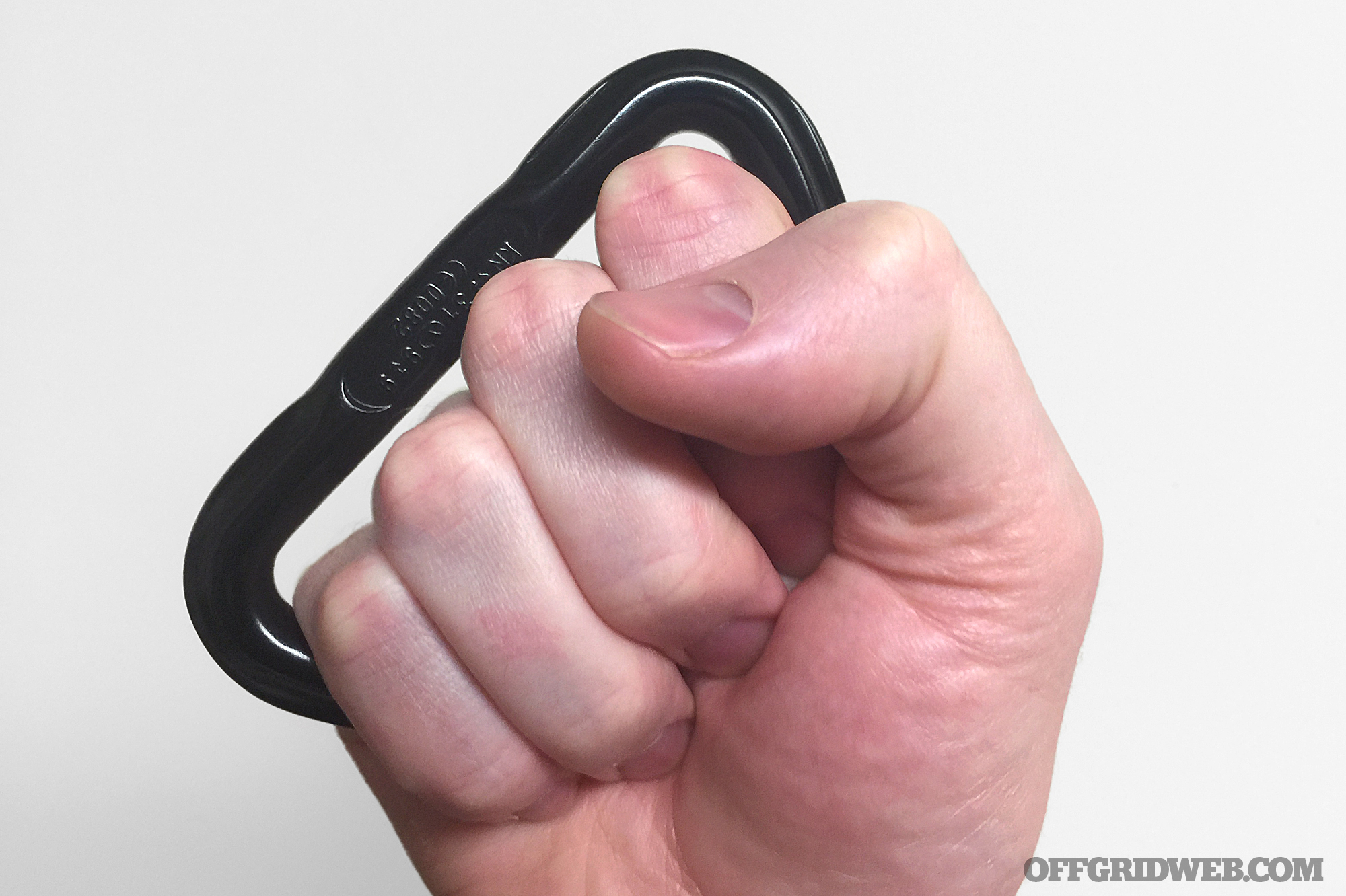 self defense - Is it effective to use a carabiner as tool in real