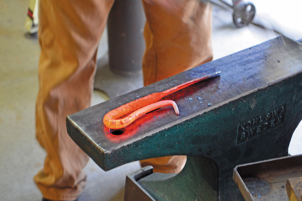 making-diy-knife-formed-handle