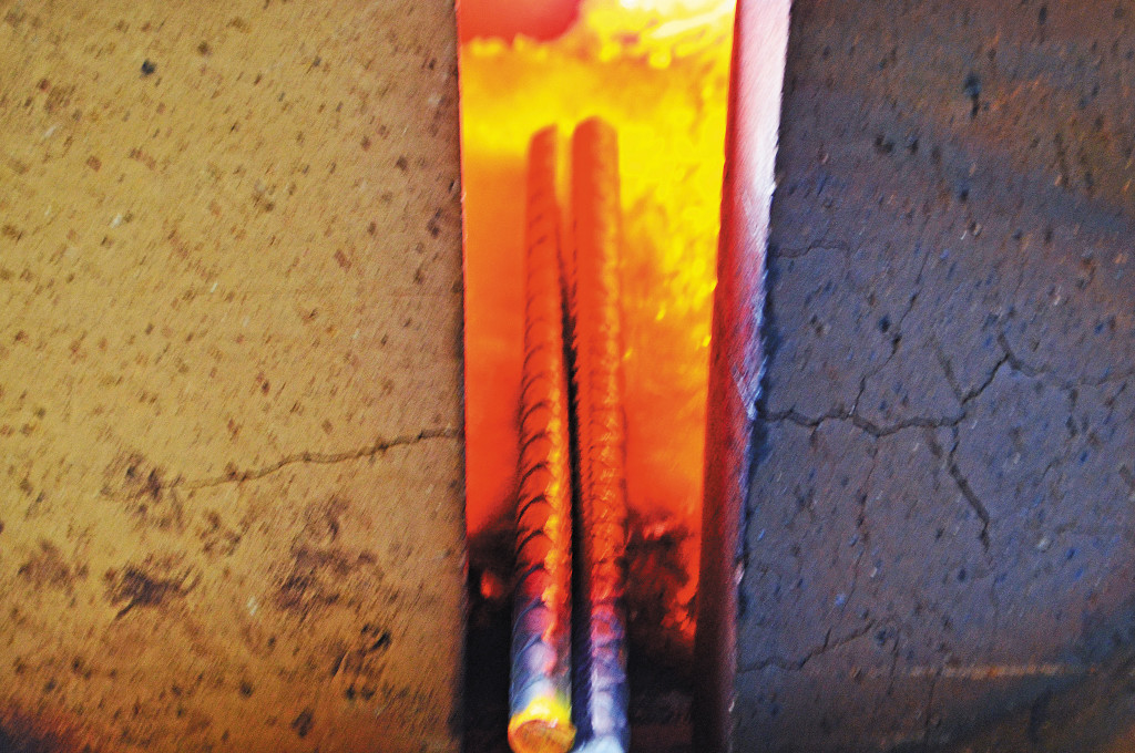 making-diy-knife-heating-steel-rod