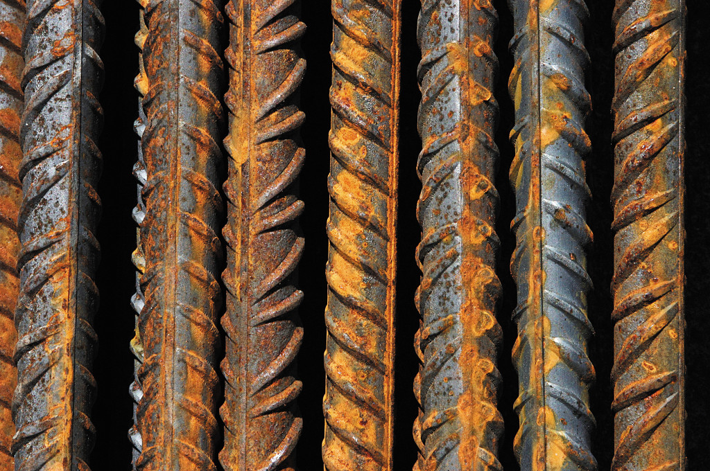 rusted-steel-rods