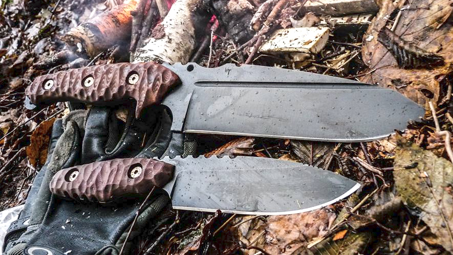 Here's a photo of a Wander Tactical Smilodon next to Alex's pre-production Wander Tactical Freedom knife (bottom).