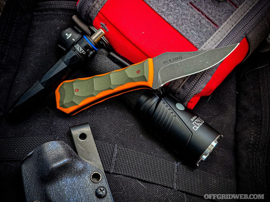 pocket bowie with tactical gear